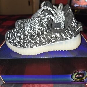 ATS Black and White LED Light Up Kids Shoes Size 6c